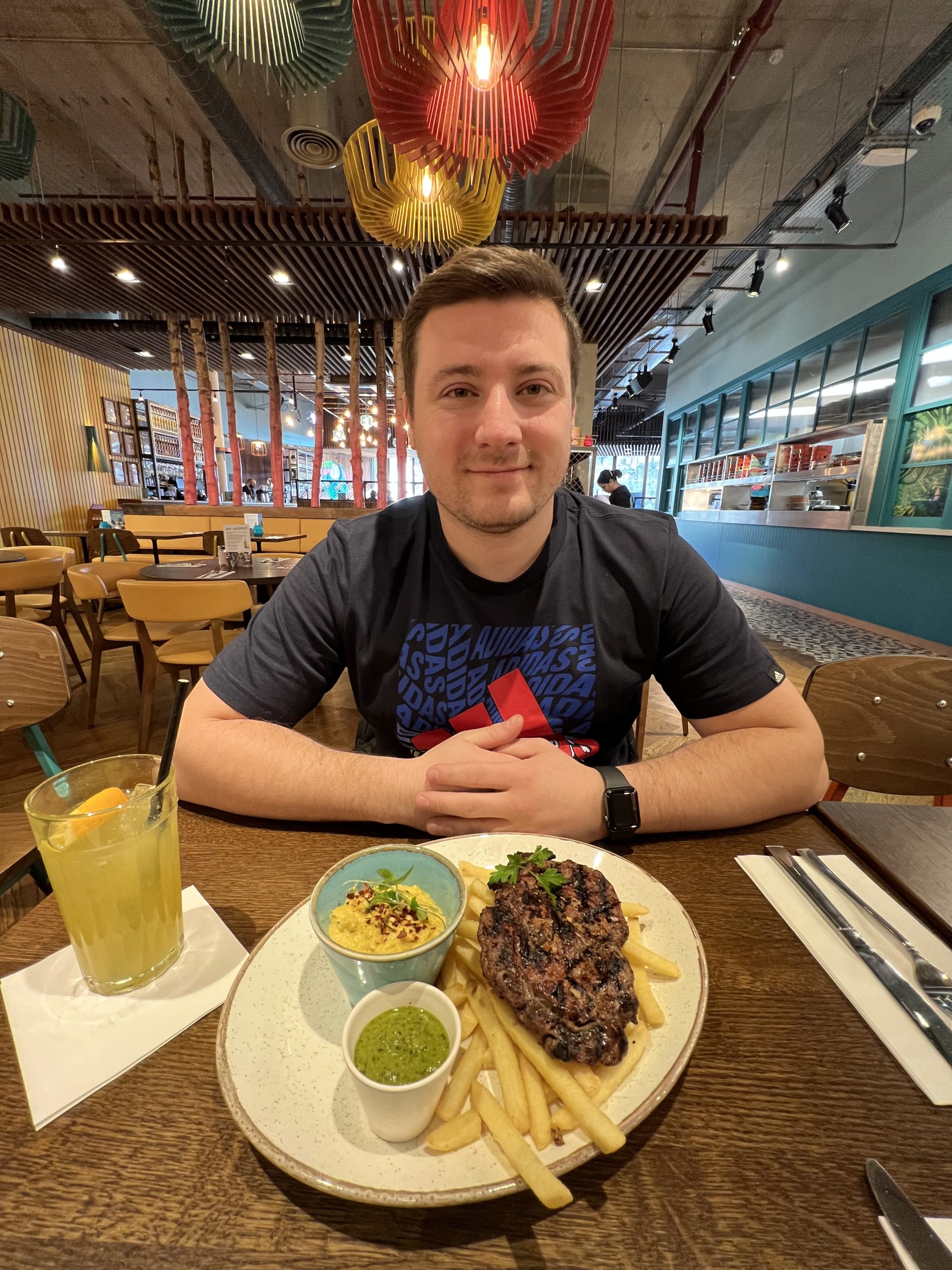 Genç illüzyonist Alkan Cambaz ezberleri bozuyor