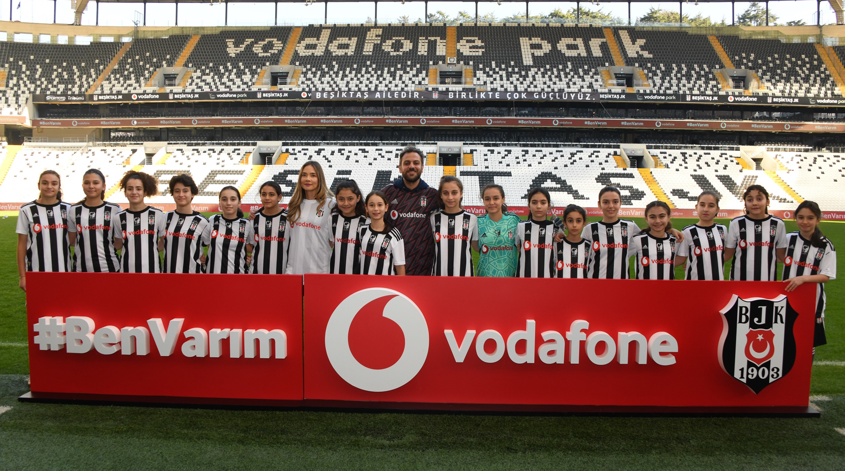 ÜNLÜ İSİMLER VODAFONE PARK  PENALTI CHALLENGE’DA BULUŞTU