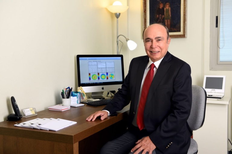 Uzun Süre Ekrana Bakmak Miyop Hastalığını Artırıyor