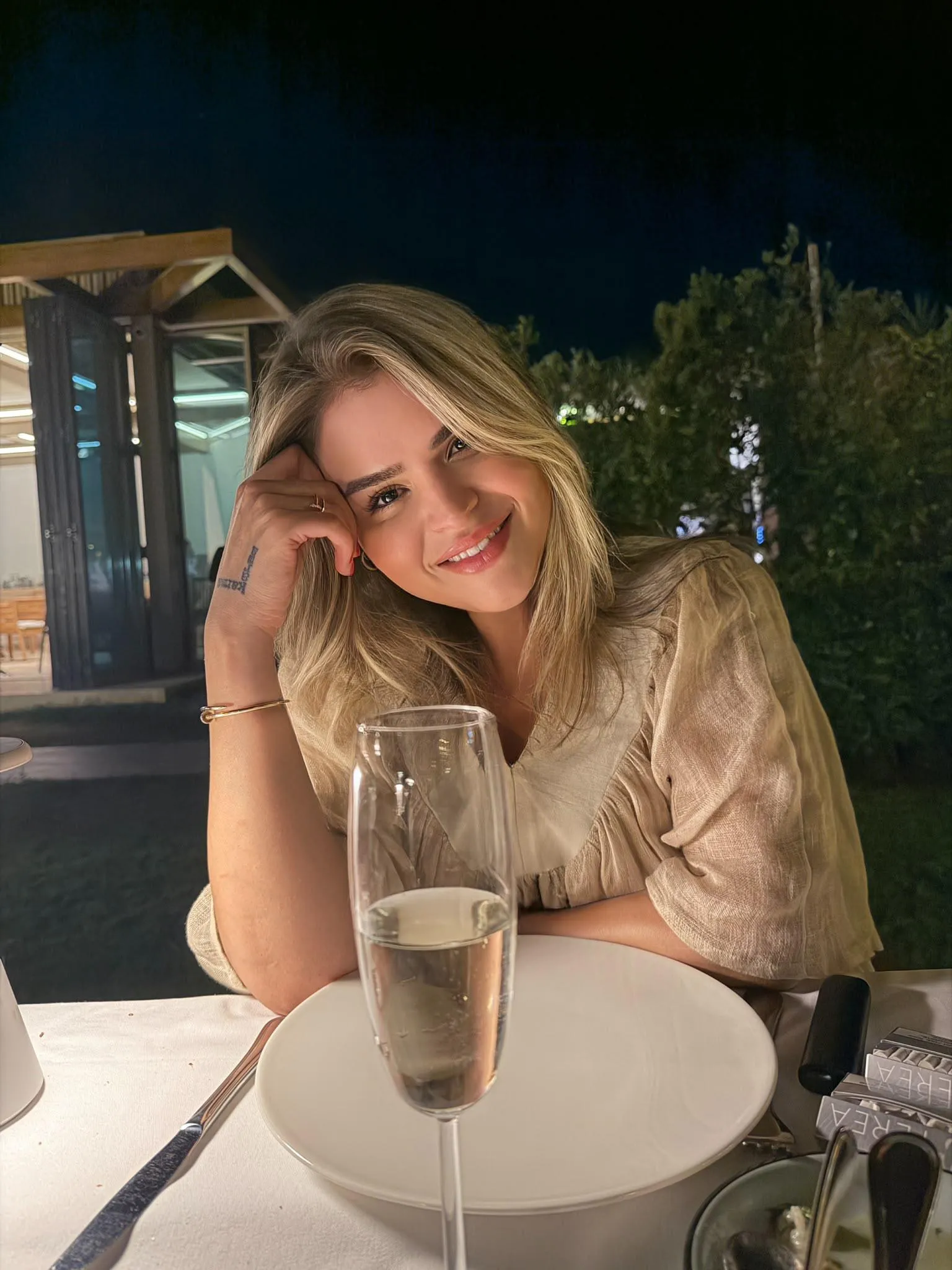 İrem Yanar’ın Yeni Nesil Lip & Cheek Stick’i Makyaj Çantalarının Vazgeçilmezi Olmaya Aday